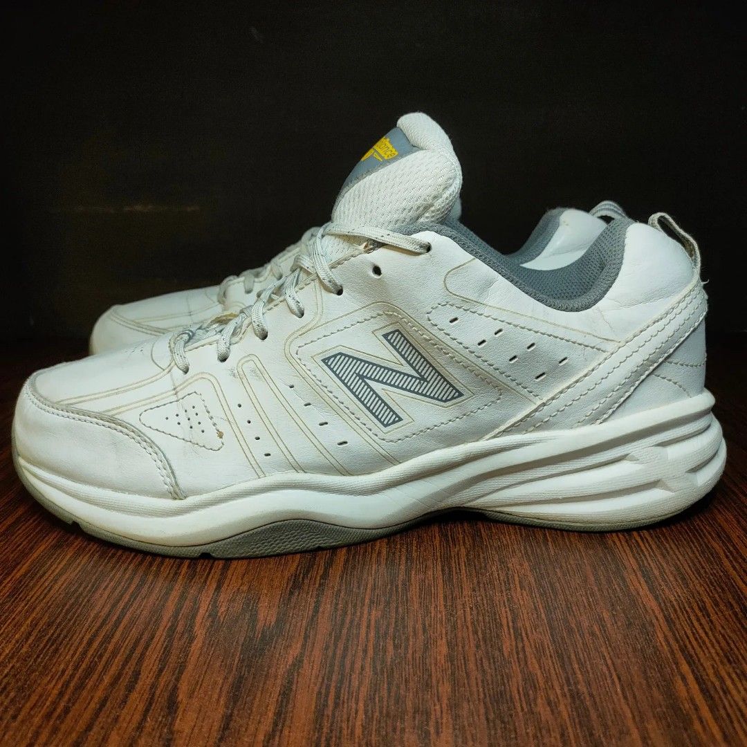 Sepatu New balance 409 second original Fesyen Pria Sepatu