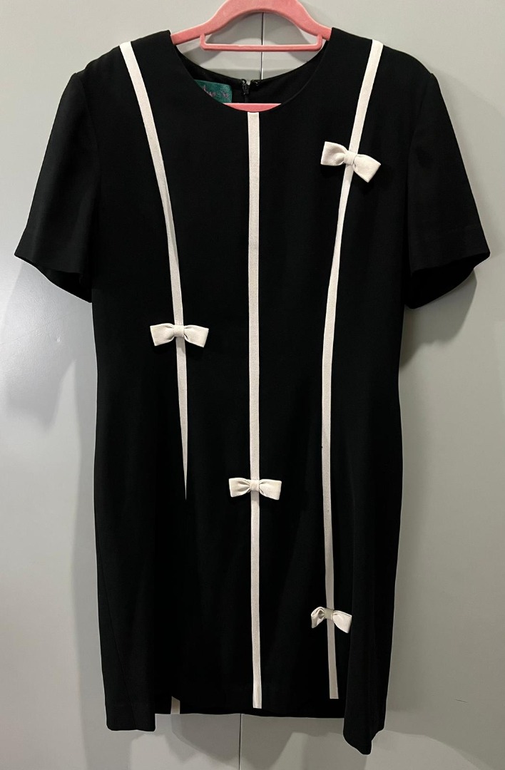 Short sleeves Japanese style black dress with white vertical stripes