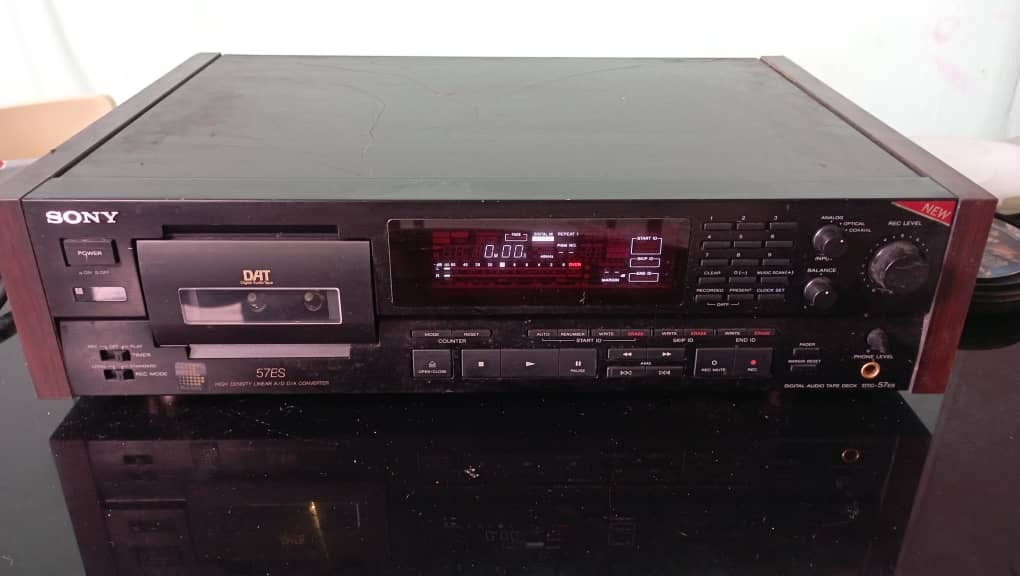 Sony dtc-57es Digital Audio Tape Deck, Audio, Soundbars 