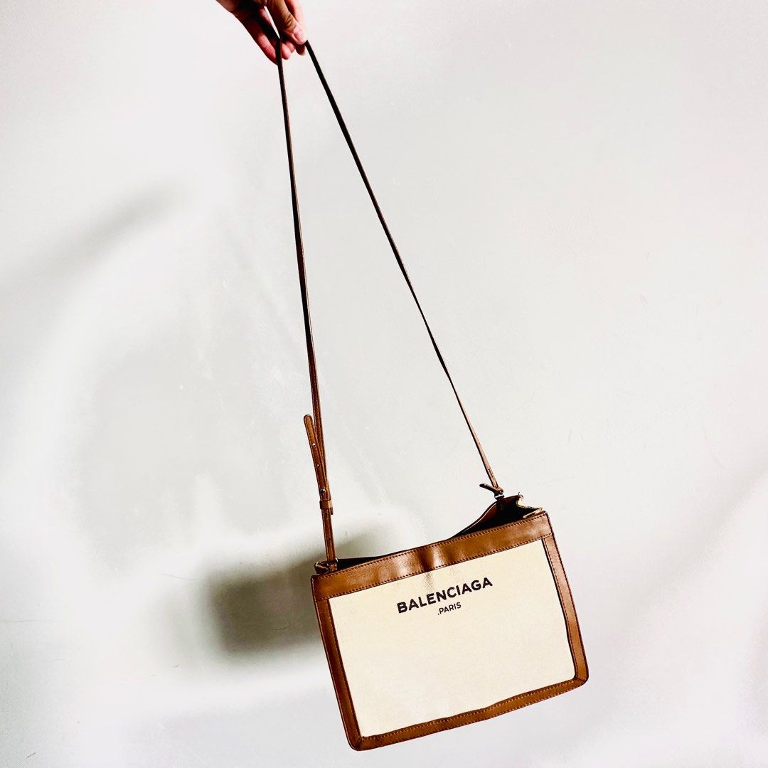 Balenciaga aj clutch deals