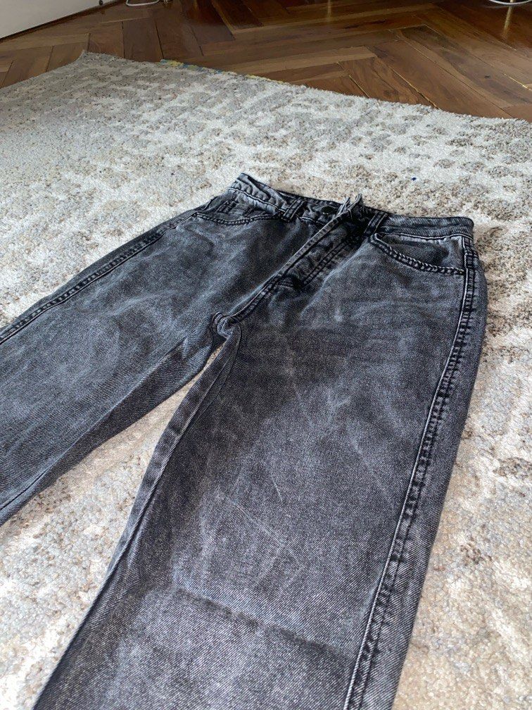 Stradivarius Mom Fit Denim Pants (Category: Jeans) located in Makati City. Submitted by deocampo.chloe (Listing ID 1267610222, Image 2). Description: .