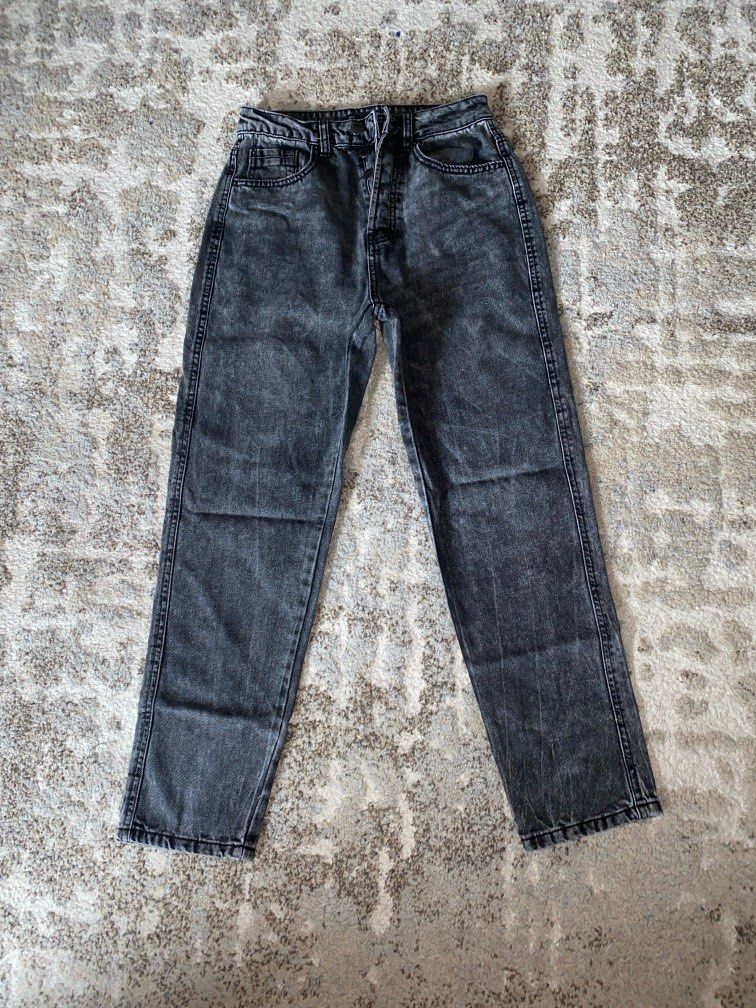 Stradivarius Mom Fit Denim Pants (Category: Jeans) located in Makati City. Submitted by deocampo.chloe (Listing ID 1267610222, Image 1). Description: .
