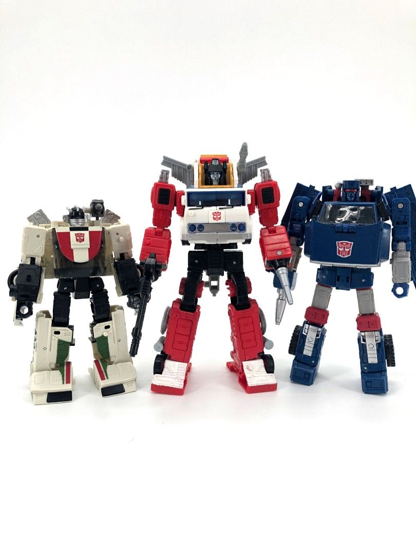 Transformers Kingdom Legacy Select Artfire Wheeljack and Breaker