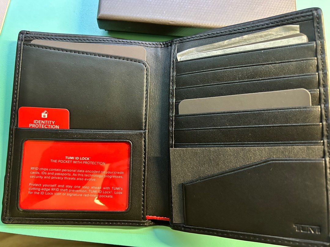 Tumi id lock passport case clearance