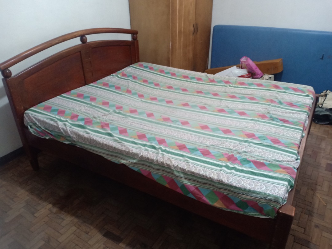 Used Queen bed solid wood. (Paranaque), Furniture & Home Living
