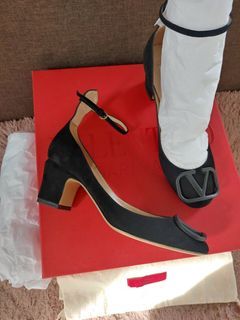 valentino v logo rockstud pumps