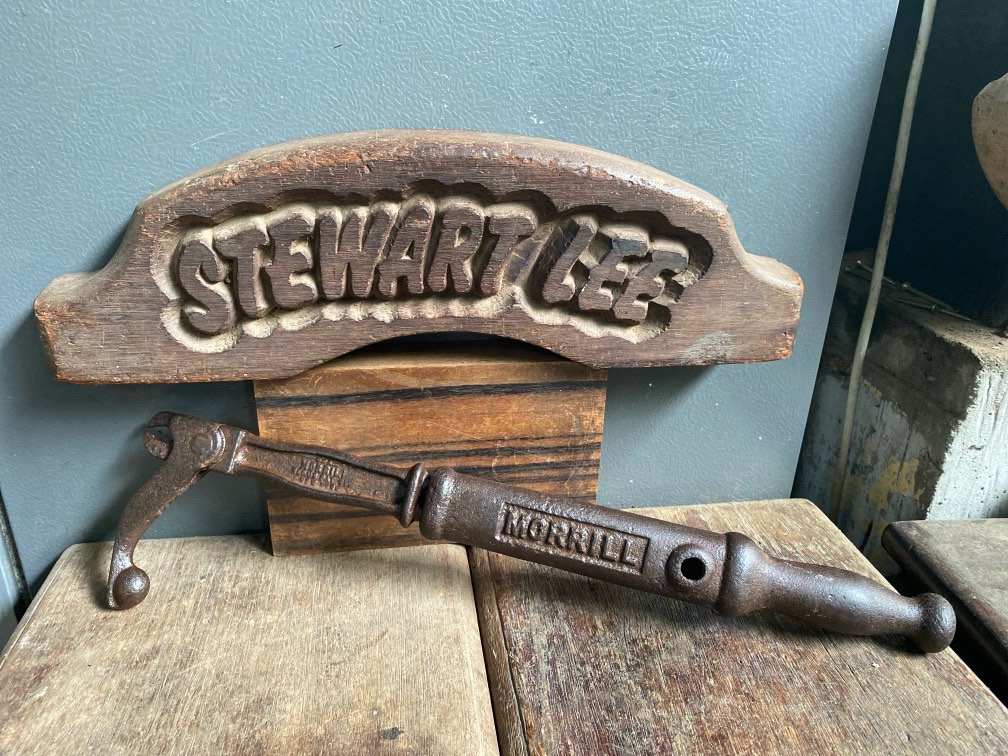 Vintage cast iron nail puller APEX MORRILL USA Hobbies