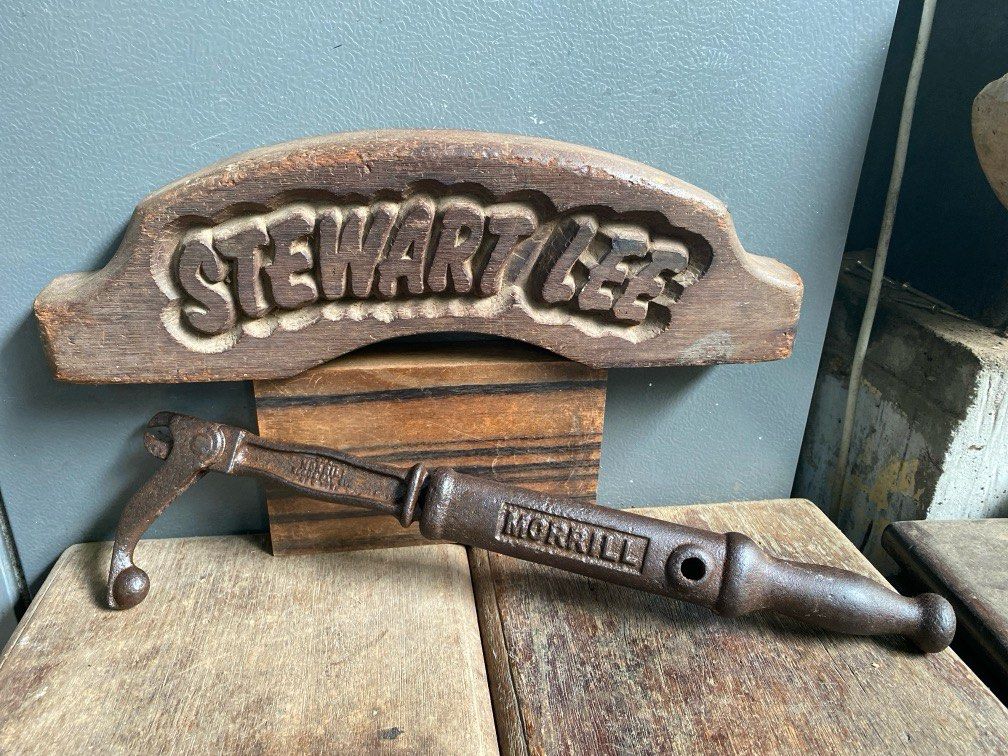Vintage cast iron nail puller APEX MORRILL USA