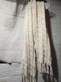 White knitted scarf