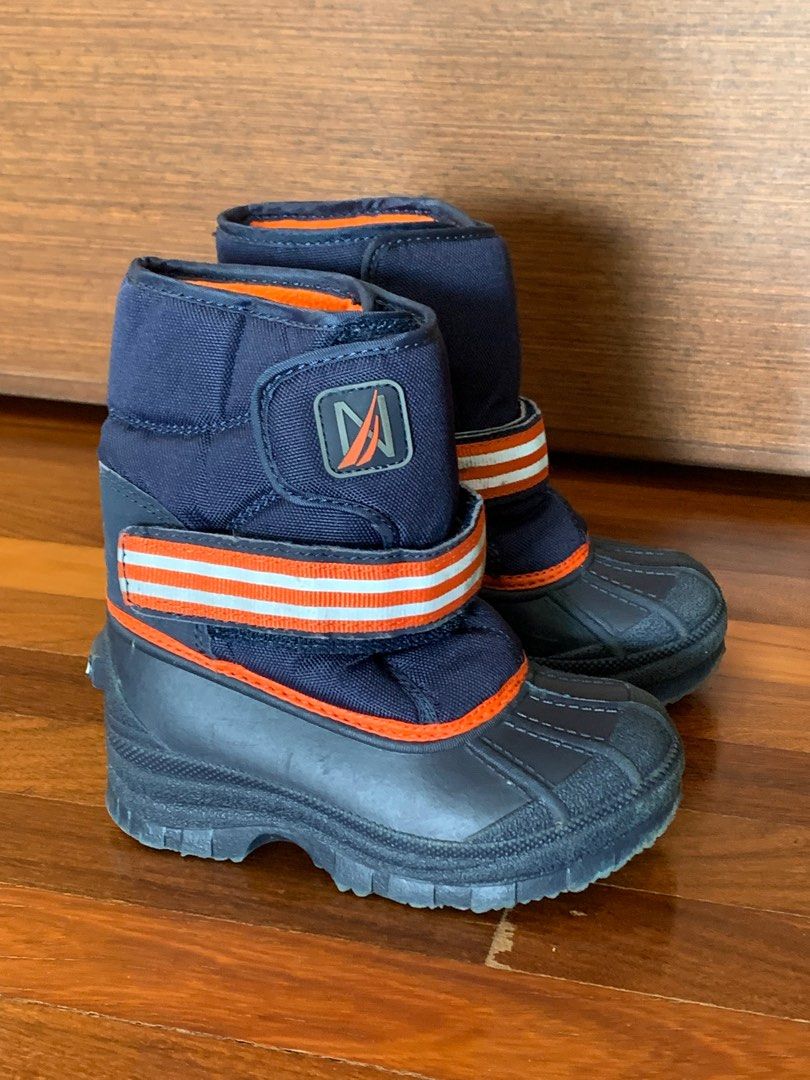 Winter snow Boots For to year old child Brand is Nautica