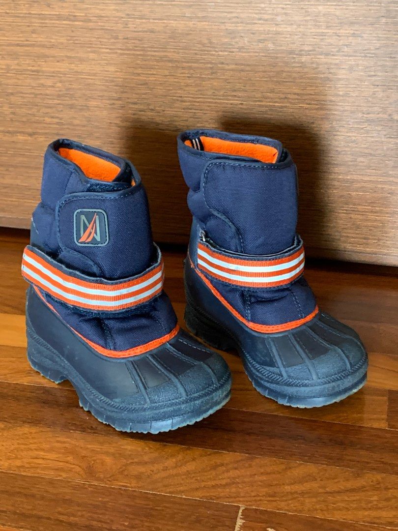 Winter snow Boots For to year old child Brand is Nautica