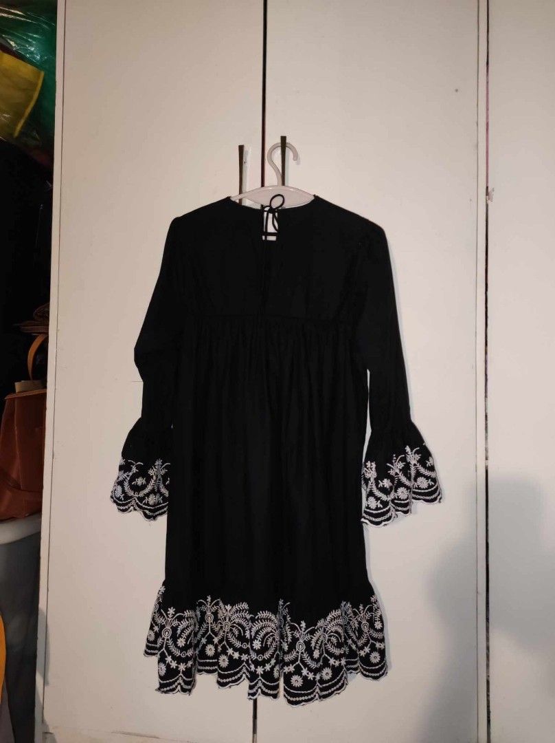 Zara Embroidered Smock Dress (Category: Evening dresses & gowns) located in Malilipot. Submitted by engr._prans (Listing ID 1267675032, Image 3). Description: Best fit to Small Never been used. Price is negotiable. No issues💓 Pm me for ww..