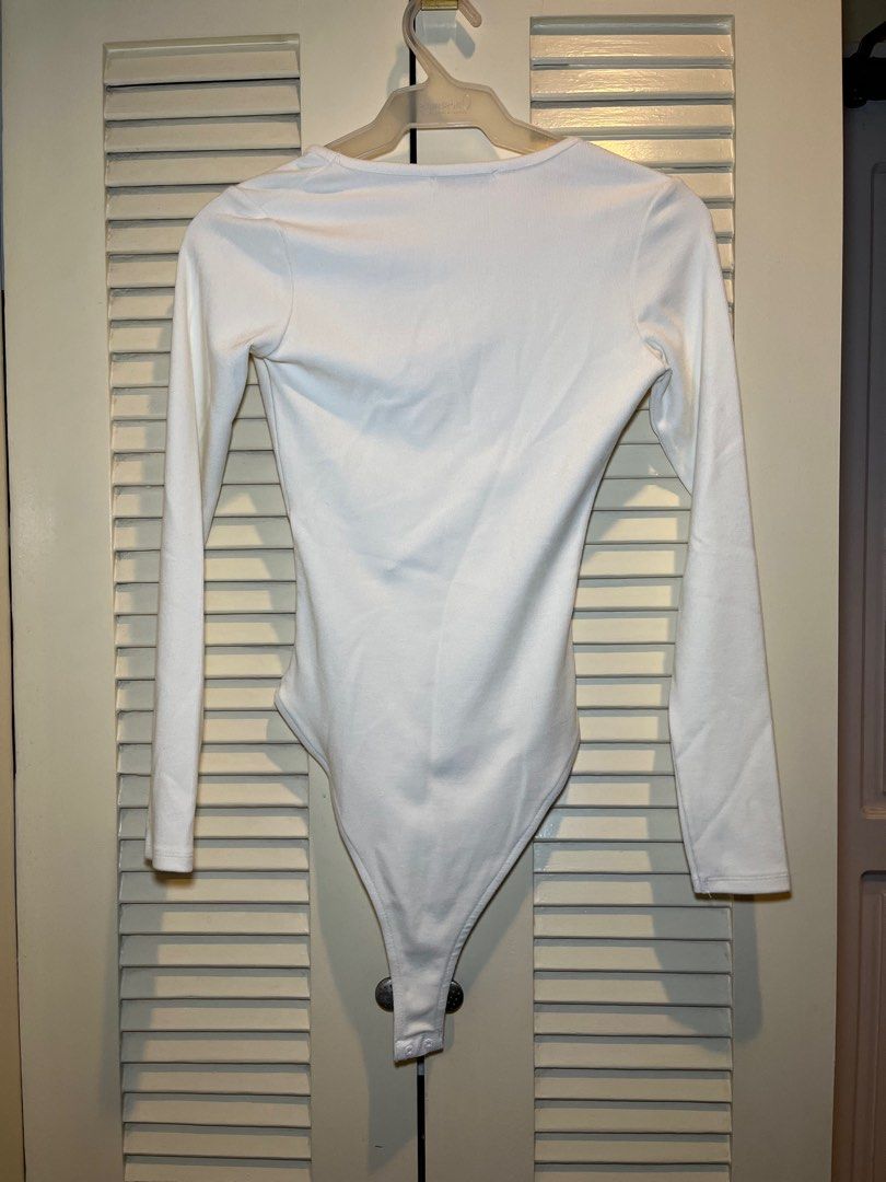 Zara soft bodysuit v neck ecru cream (Category: Longsleeves) located in Paranaque City. Submitted by julfz (Listing ID 1267698893, Image 3). Description: Brand new, tags off just washed never worn Fits xs-s.