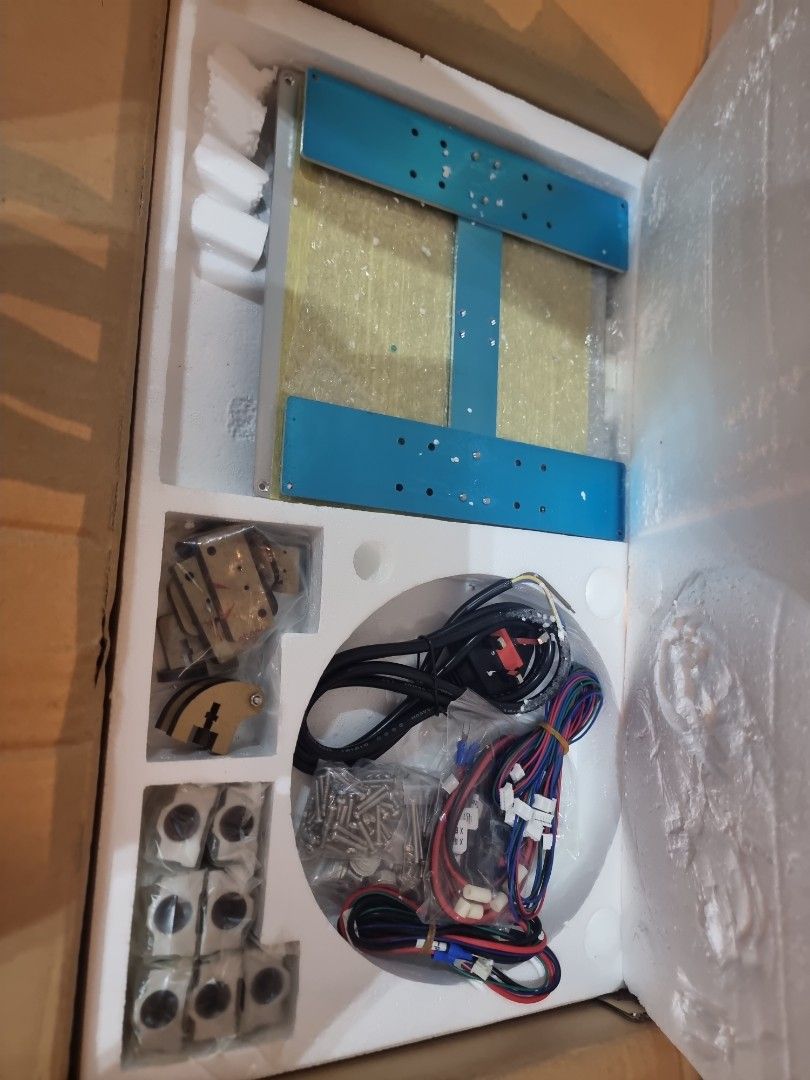 3d printer (Category: Printers, Scanners & Copiers) located in Singapore. Submitted by edzy.isha (Listing ID 1267893476, Image 2). Description: .