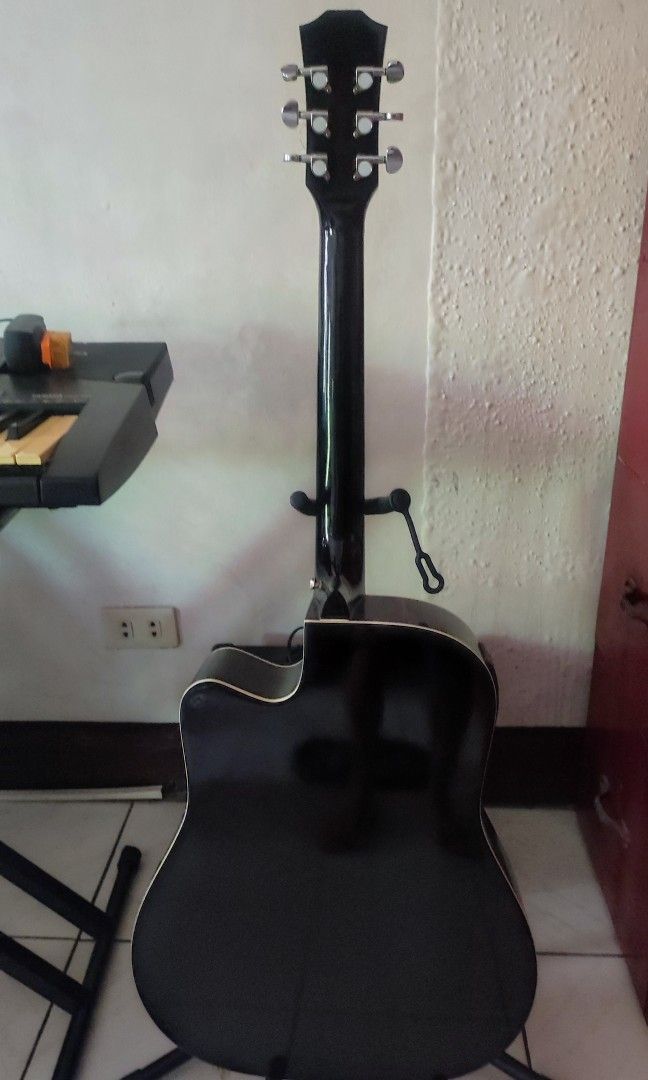 Acoustic/Pick up Guitar (Category: Musical Instruments) located in Navotas City. Submitted by sellmystuff2 (Listing ID 1267759893, Image 2). Description: electric with auto tuner with guitar bag almost new kakabili lang last 2 months Hindi masyado nagagamit kasi may work RFS: upgrade Location:Dasma.