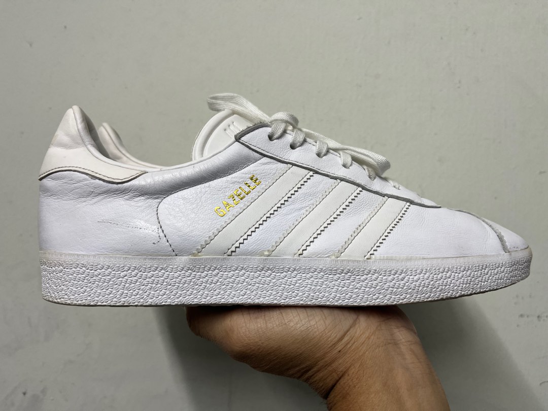 Adidas gazelle triple white top