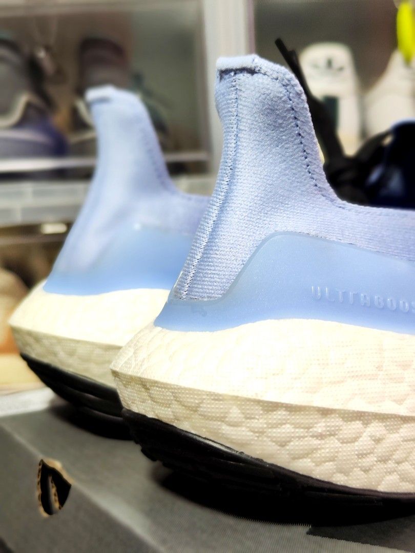Ultra boost store blue gradient