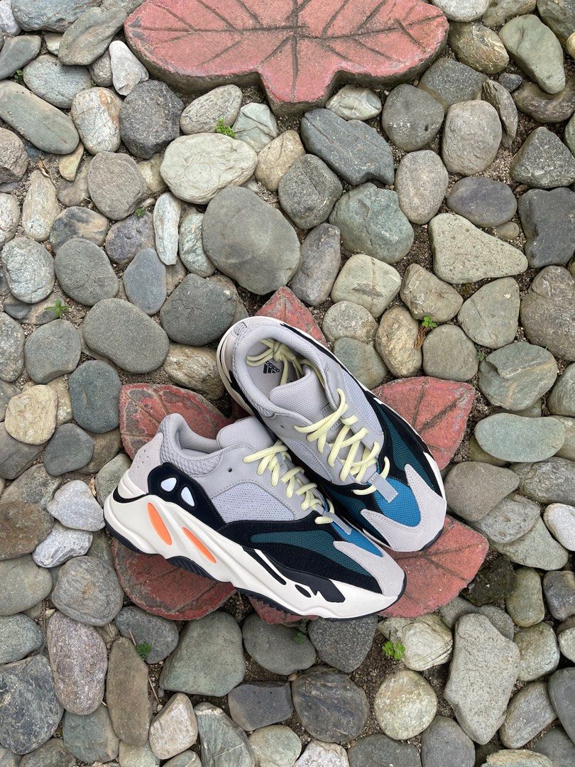Yeezy wave runner 7 size 5.5 top