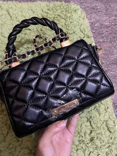 (Category: ) located in . Submitted by prelovedclutter.ilo (Listing ID 1267900521, Image 1). Description: .