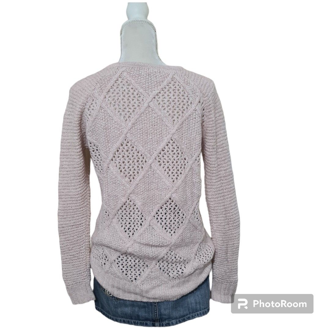 American Eagle Thick Pink Pullover (Category: Longsleeves) located in Cainta. Submitted by declutter_mkondostyle (Listing ID 1267863655, Image 2). Description: Color: Light Pink Size: XS on tag (may fit to Medium) No issues (for me). No pin holes or stains. ♦️It has been brought to my attention that I sold a knitted chunky pullover that has lints, so buy at your own risk coz strictly no return, no exchange and no refund. I thought knitted items w