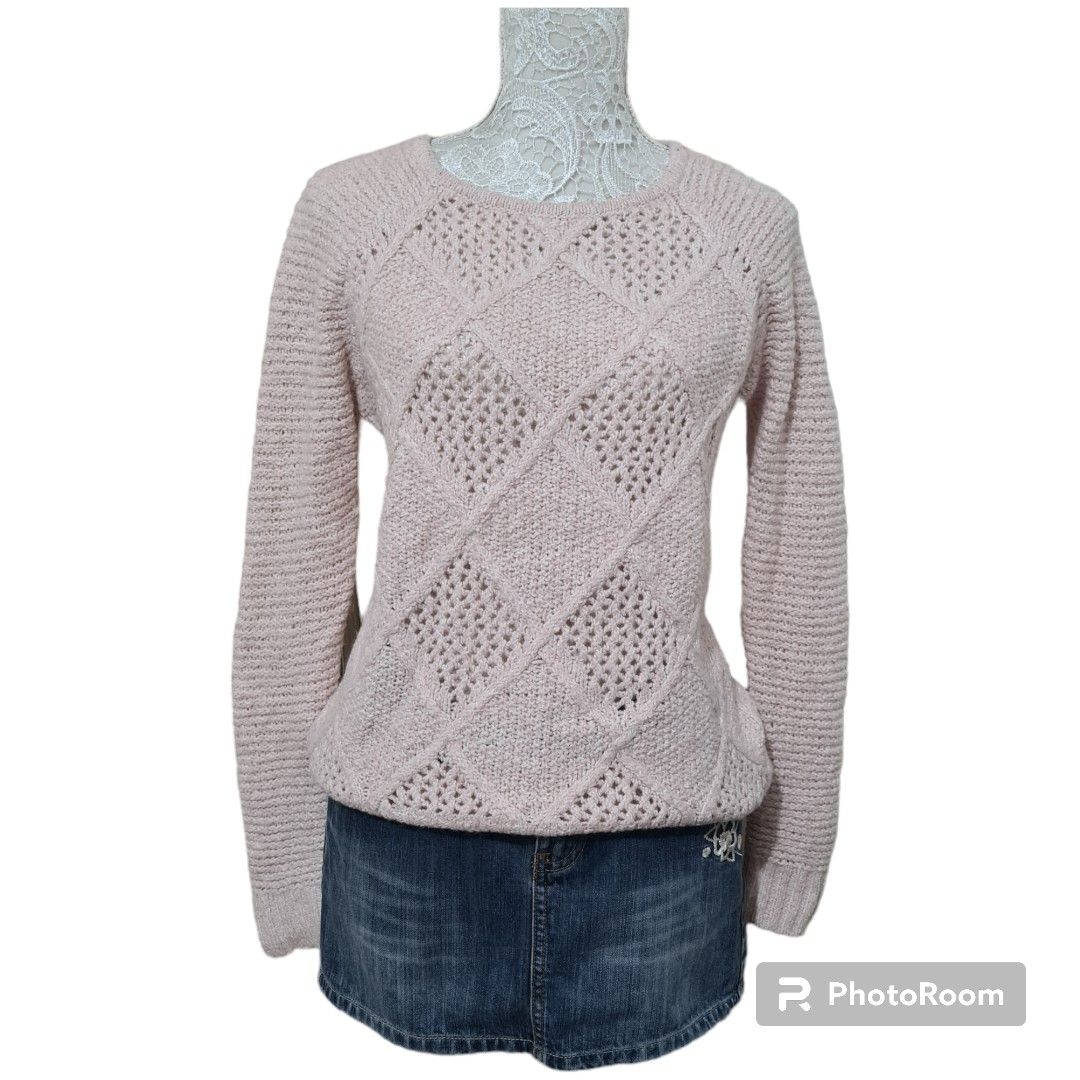 American Eagle Thick Pink Pullover (Category: Longsleeves) located in Cainta. Submitted by declutter_mkondostyle (Listing ID 1267863655, Image 1). Description: Color: Light Pink Size: XS on tag (may fit to Medium) No issues (for me). No pin holes or stains. ♦️It has been brought to my attention that I sold a knitted chunky pullover that has lints, so buy at your own risk coz strictly no return, no exchange and no refund. I thought knitted items w