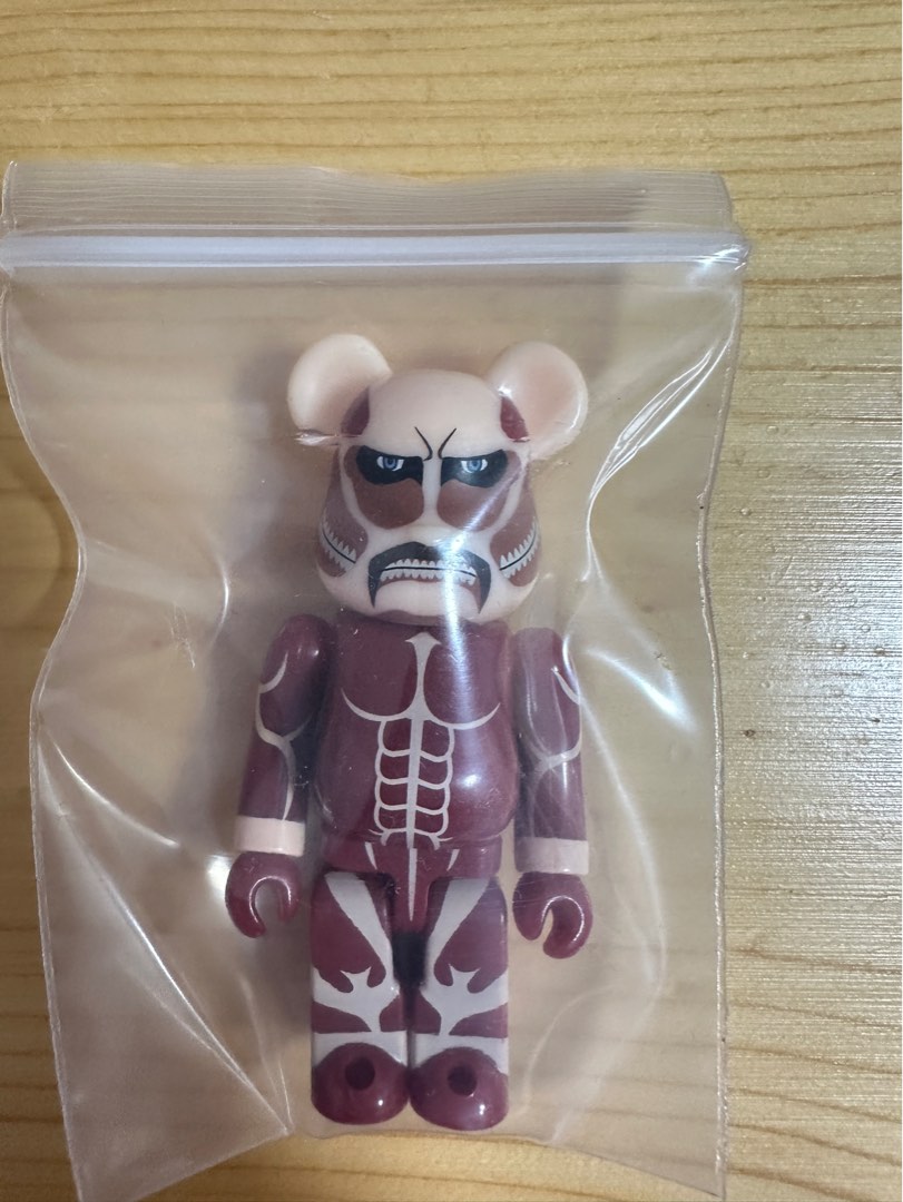 Bearbrick 100% 巨人, 興趣及遊戲, 玩具& 遊戲類- Carousell