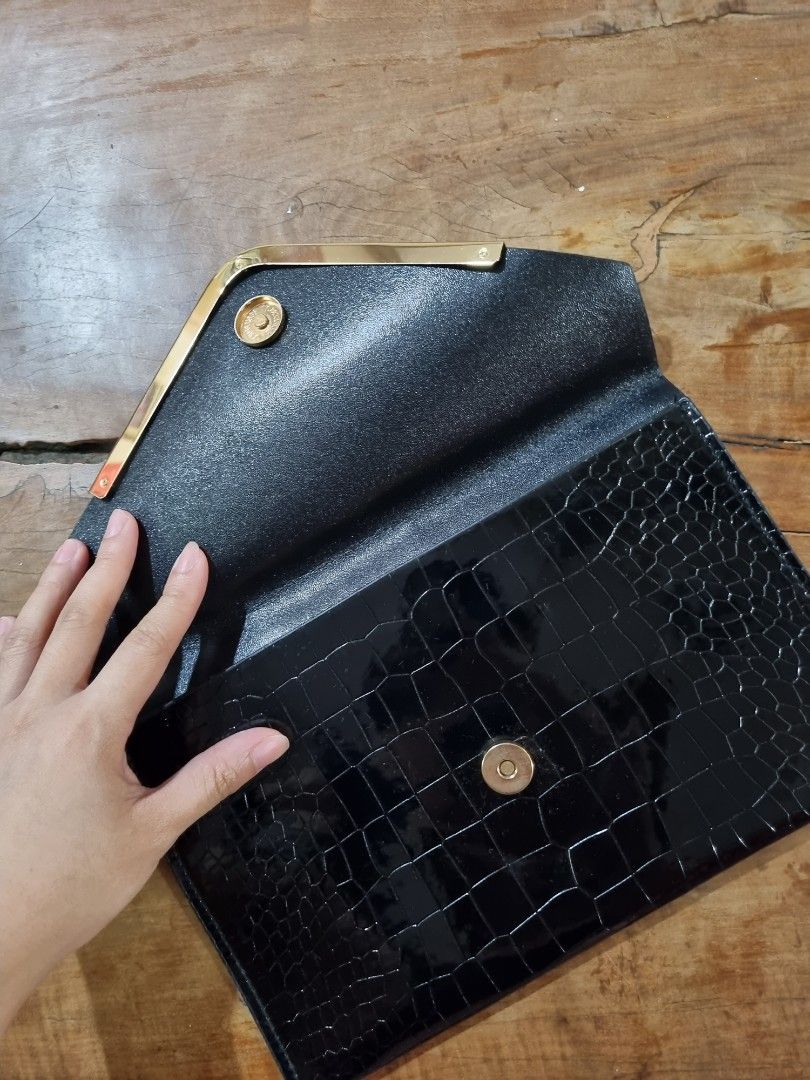 Black Croc Clutch (Shein) (Category: Purses & Pouches) located in Paranaque City. Submitted by declutter_alex (Listing ID 1267908268, Image 2). Description: Never been used Perfect for evening parties.