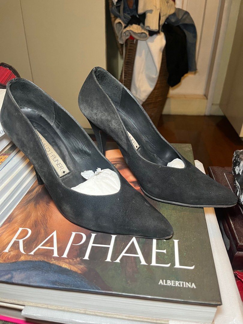 Black suede heels Donald Pliner (Category: Heels) located in Paranaque City. Submitted by julfz (Listing ID 1267884456, Image 2). Description: A great quality item. Donald J Pliner retails for a lot! Slight fading.