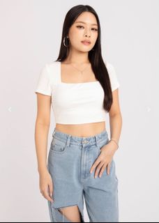 SHEIN EZwear Ribbed Buttoned Curved Crop Top