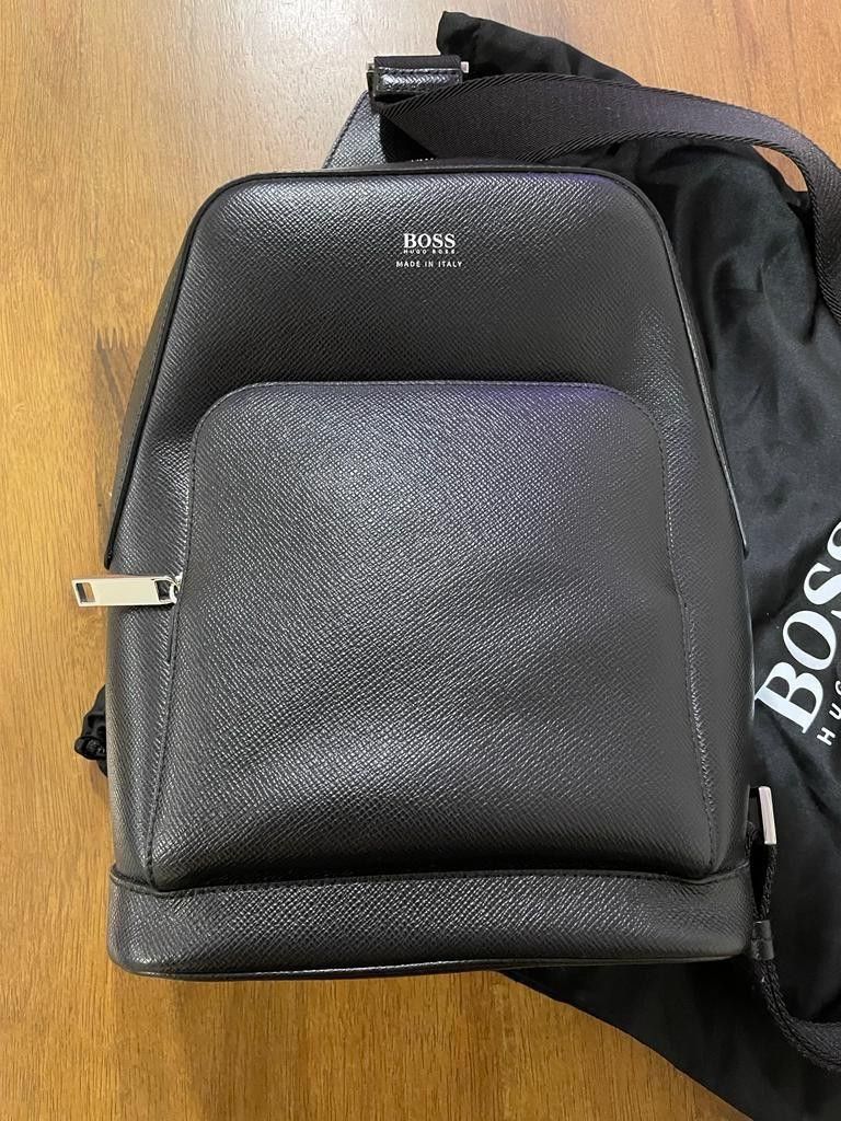 Hugo boss store leather bag
