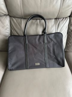 Hugo boss weekender best sale bag free gift