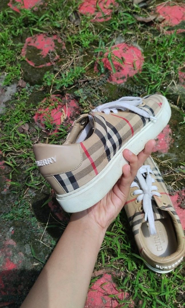 Burberry shoes on sale size 37
