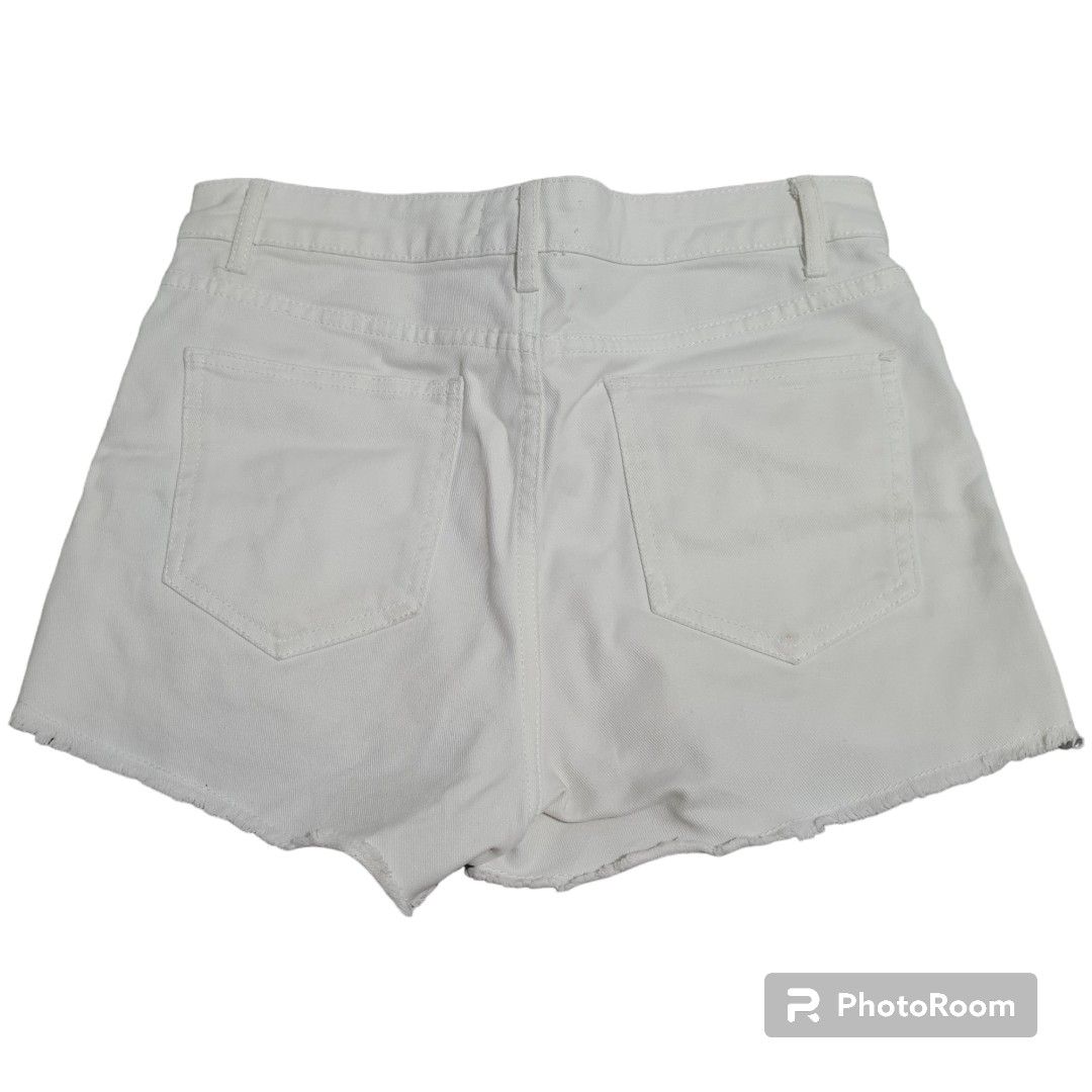 Cache Cache White Tattered Shorts (Category: Shorts) located in Cainta. Submitted by declutter_mkondostyle (Listing ID 1267861020, Image 2). Description: Color: White Waist: 28in (actual), 26(tag) length: 11in Tattered High rise With marks (see photos) FREE FOR EVERY PHP300 WORTH OF ITEMS ♡ All measurements are approximate. Will indicate if tag size or actual (medida size) ♡ Sorry for the shadow at the bottom left. ♡ Kindly consider that this is 