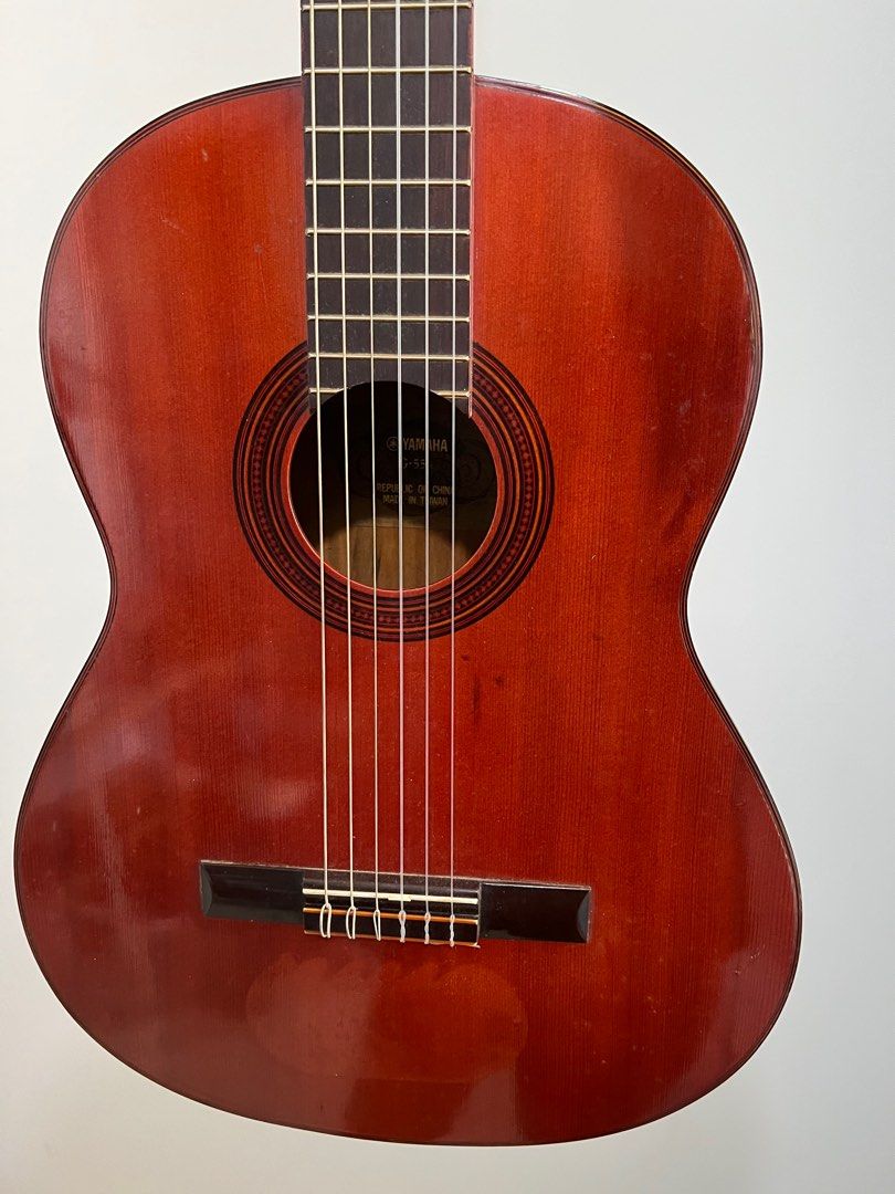 Classical guitar Yamaha g55 comes with free music stand