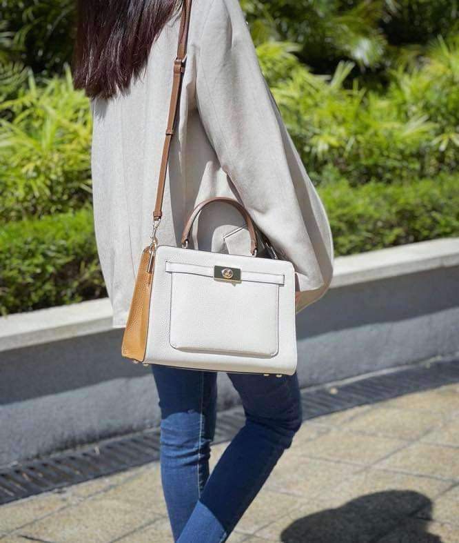 Coach Carryall (Category: Luxury Bags & Wallets) located in Rizal. Submitted by LuxbyMarifrance (Listing ID 1267868167, Image 3). Description: 🏷️ 3,000 only + SF 💼 Coach Lane Carryall in Colorblock in Chalk/Penny Multi 📏 12 1/2″ (L) x 8 3/4″ (H) x 4 3/4″ (W) 📌 with dust bag and paper bag ✨All trademarks, logos and brand names are reserved and property of the original brand owners. #coachph #authenticqualitybagsph #authenticqualitybags #lowest