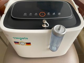 Compact Oxygen Concentrator (touchscreen)