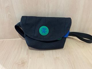Crumpler sling bag singapore deals
