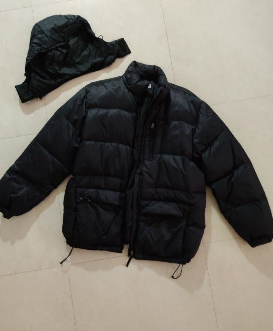 Down winter jacket (Category: Coats, Jackets and Outerwear) located in Singapore. Submitted by alohaswimfitness (Listing ID 1267769455, Image 1). Description: Excellent quality down blend winter jacket. Bought in Taiwan. Similar quality will cost 3 times in SG. Don't miss this for your upcoming Xmas holidays. Shoulder to shoulder 54cm length 75cm sleeve length 64cm.