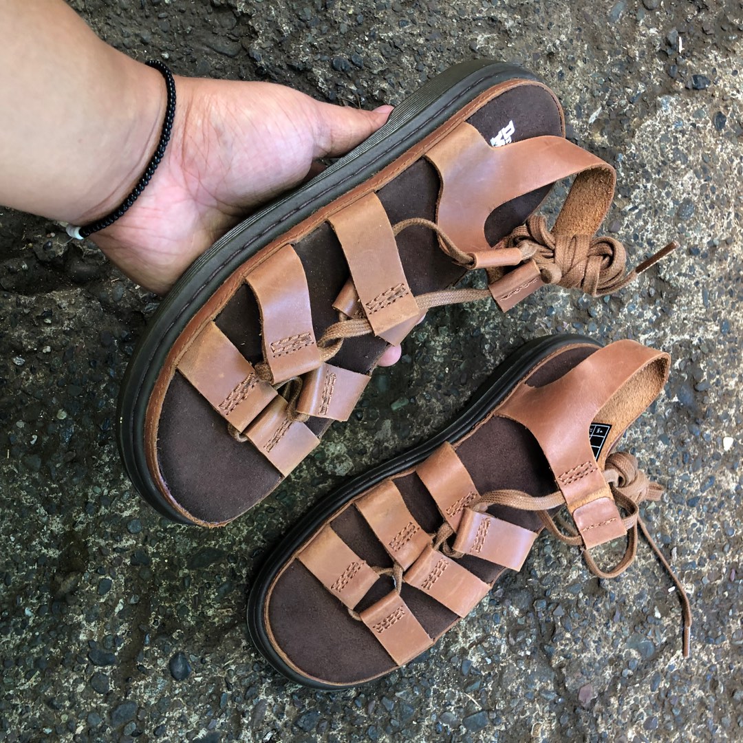 Kristina dr martens top
