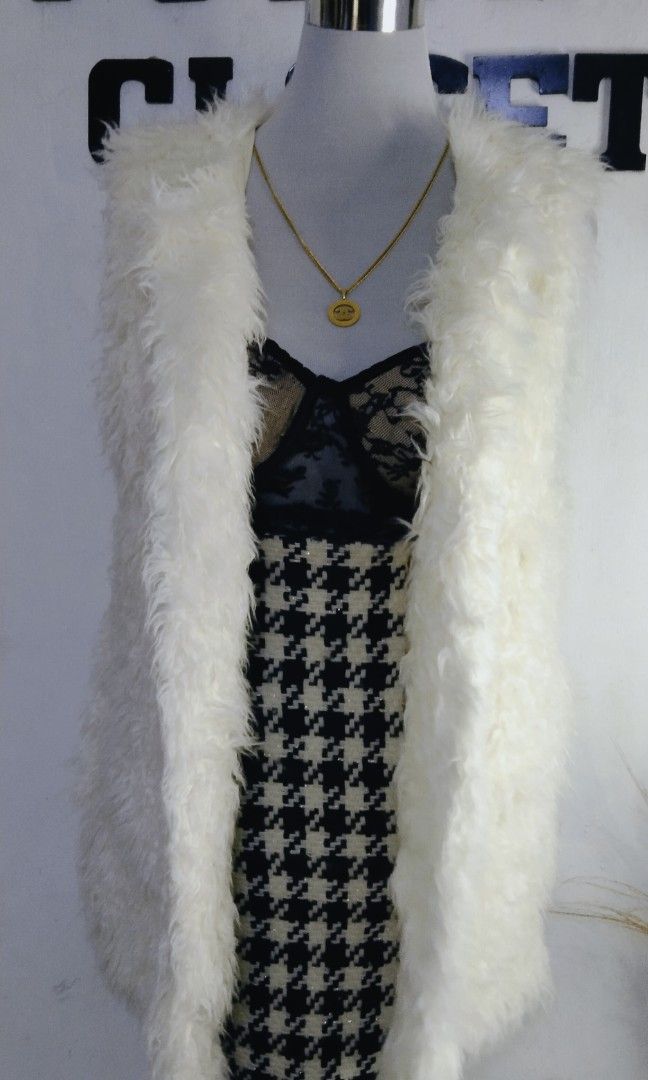 FAUR FUX WHITE VEST BRAND Women s Fashion Coats Jackets and Outerwear on Carousell
