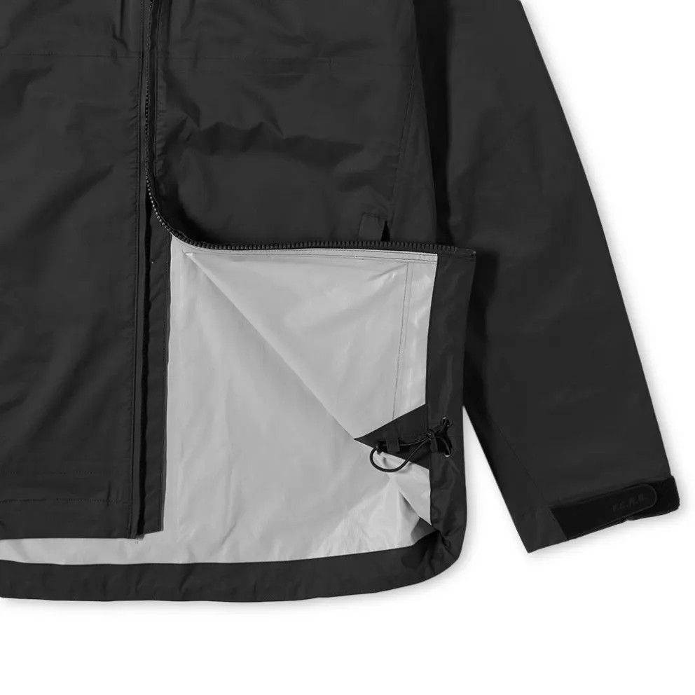 F.C. REAL BRISTOL RAIN JACKET size:S, 男裝, 外套及戶外衣服- Carousell