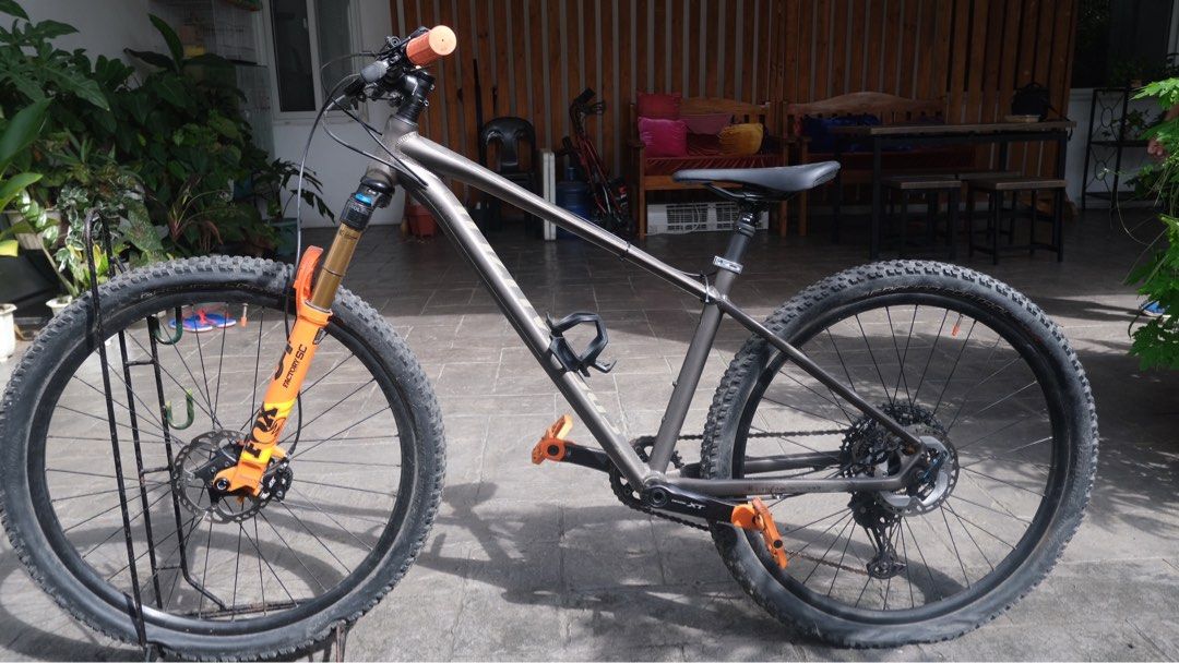 Specialized online pitch sale
