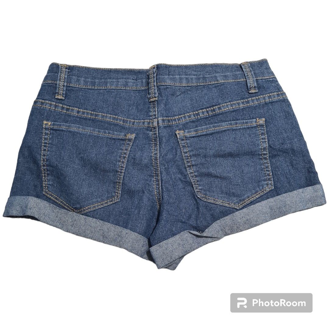 Forever 21 Blue Denim Shorts (Category: Shorts) located in Cainta. Submitted by declutter_mkondostyle (Listing ID 1267862040, Image 2). Description: Color: Blue Waist: 24in (actual), 26(tag) length: 9in Mid rise No issues ♡ All measurements are approximate. Will indicate if tag size or actual (medida size) ♡ Sorry for the shadow at the bottom left. ♡ Kindly consider that this is pre-loved, so please manage your expectations. Color may vary slight