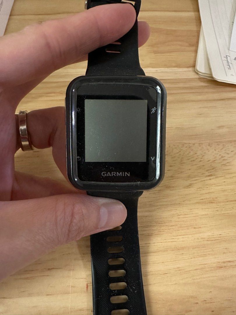 Garmin vivosmart 4 deals vs garmin forerunner 35