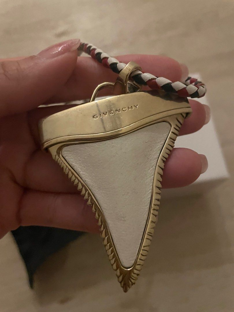 Givenchy shark clearance tooth