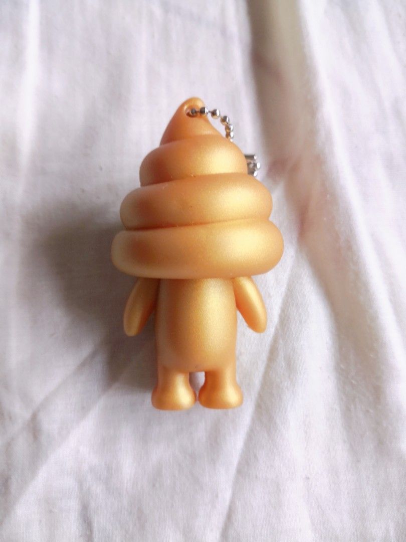 https://media.karousell.com/media/photos/products/2023/11/26/golden_poopkun_keychain_1700988469_caab5a6d_progressive.jpg