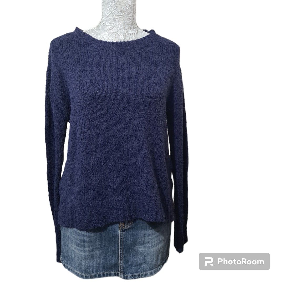 H&M Dark Blue Thick Wool Pullover (Category: Longsleeves) located in Cainta. Submitted by declutter_mkondostyle (Listing ID 1267864567, Image 1). Description: Color: Dark Blue Size: Small on tag (may fit to Medium) Issue: signs of usage ♦️It has been brought to my attention that I sold a knitted chunky pullover that has lints, so buy at your own risk coz strictly no return, no exchange and no refund. I thought knitted items with minimal lints wer