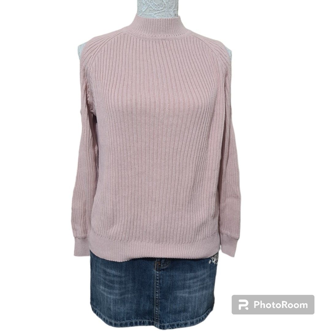H&M Pink Open Shoulder Thick Pullover (Category: Longsleeves) located in Cainta. Submitted by declutter_mkondostyle (Listing ID 1267867034, Image 1). Description: Color: Light Pink Size: Small (Fits Medium) Issue: Pin hole in the chest area (see photo, barely noticeable); tag has been removed ♦️It has been brought to my attention that I sold a knitted chunky pullover that has lints, so buy at your own risk coz strictly no return, no exchange and 