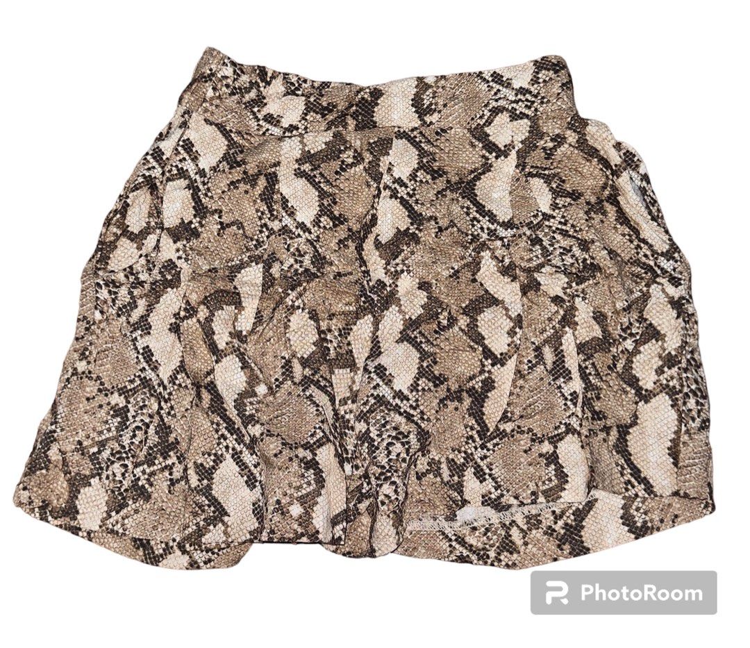 H&m snake new arrivals print shorts