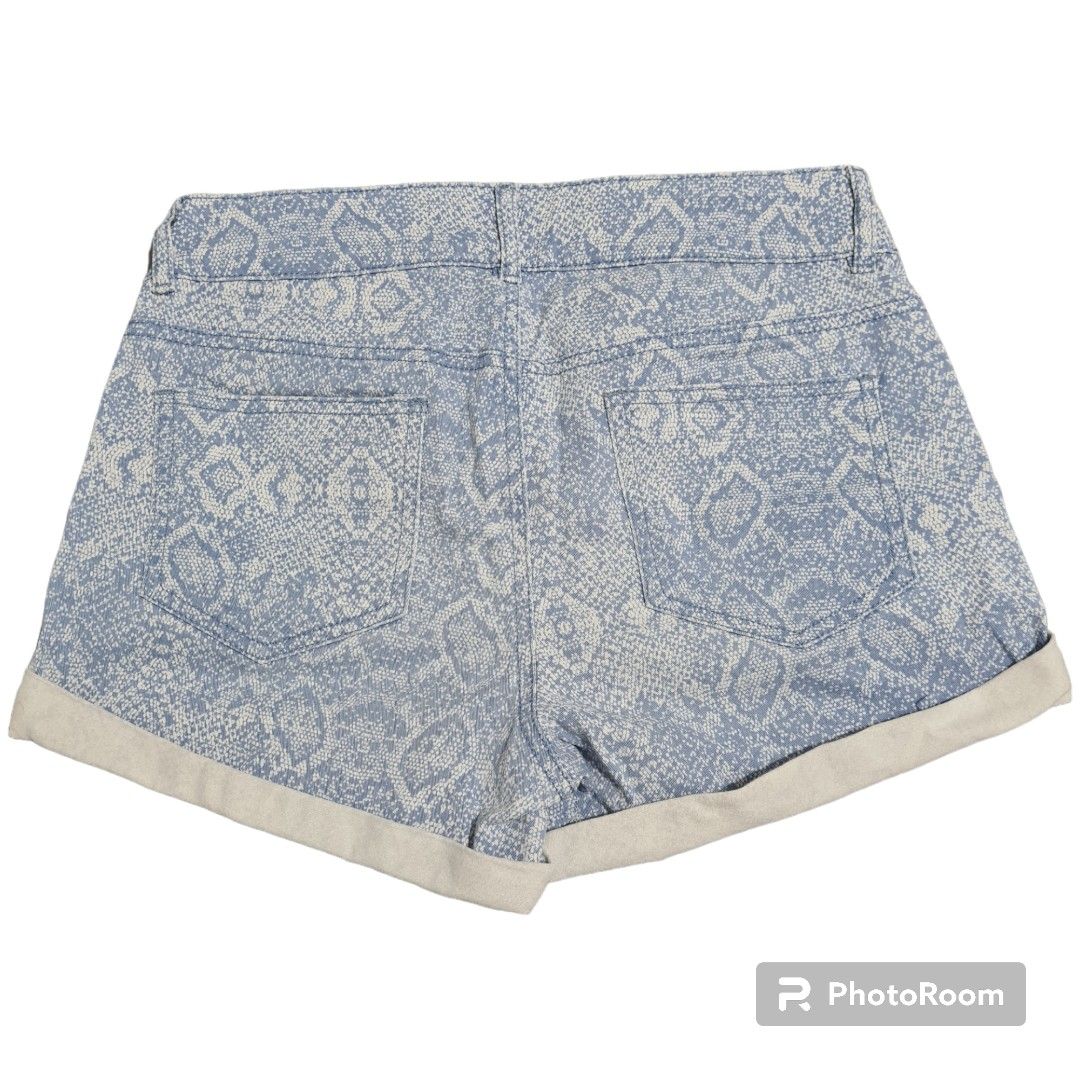 H&m snake print shorts outlet